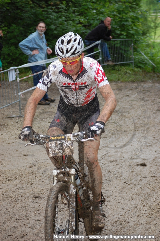 003_5-Lukas Flueckiger
